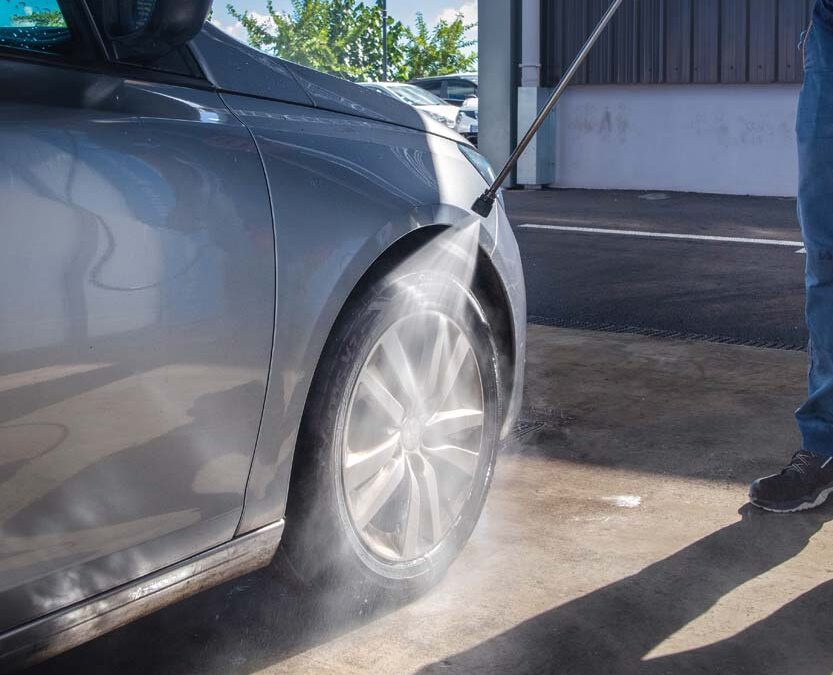 Lavage automobile à La Réunion : pourquoi ne pas négliger vos jantes et pneus ?